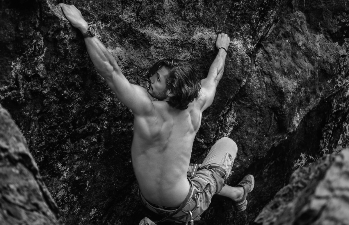 Rock climber builds strength with Crea-tor™ creatine and taurine from ME MAINTAIN | EXTEND® – support for UK fitness and recovery.